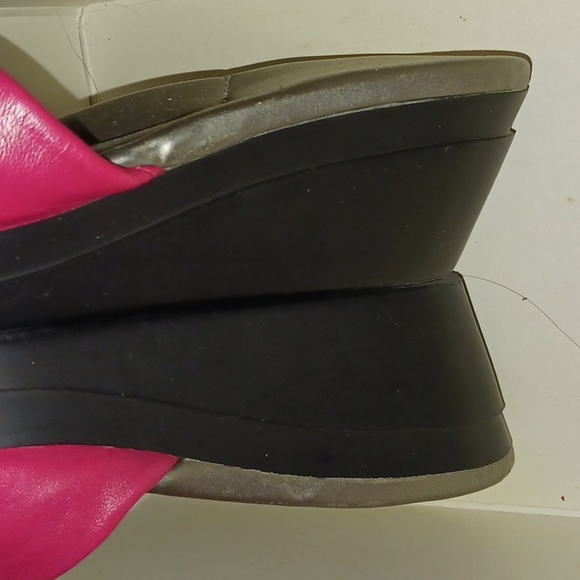 Bandolino Slip-On Wedges Leather - Like New - Picture 11 of 16